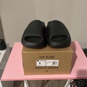 NWT Yeezy Slides Onyx
